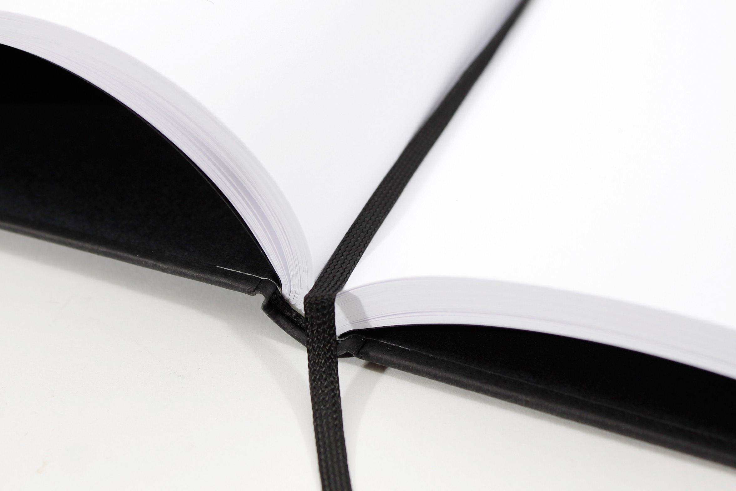 BOOK_MON_31X22_HOCH_Detail-03 Montana Blackbook