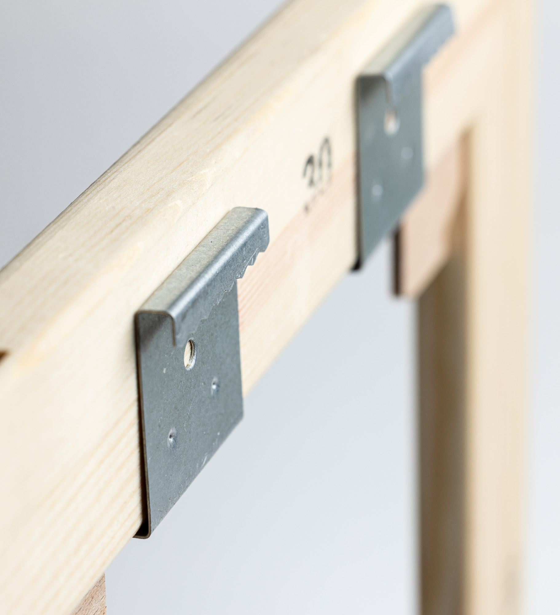 Assembly-free frame hangers 